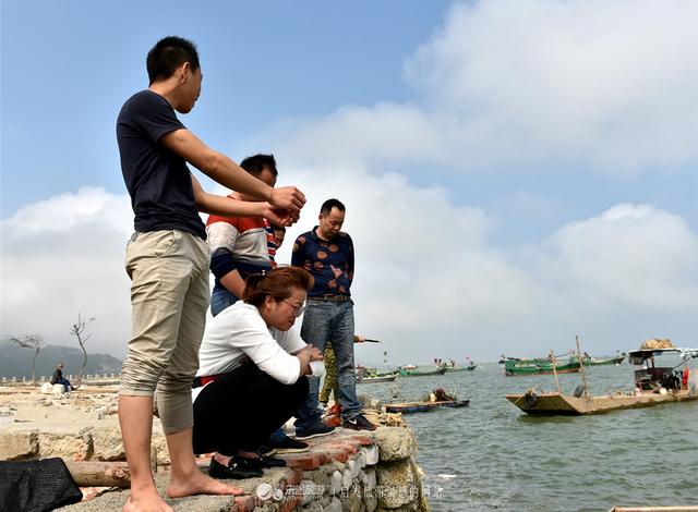 那个渔村光景如绘，死蚝陈好，旅客坐渔船出海嗨-14.jpg