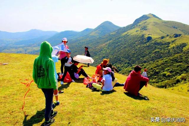 危险！肇庆一女子爬山跌倒正在半山腰，秋游万万要留意！-1.jpg