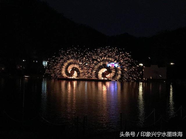 挨铁花赶上咸火歌 珠海圆明新园迎新秋推出年夜型山川真景表演-1.jpg