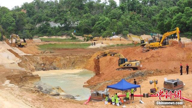 珠海石景山地道透火变乱救济促进中 被困职员仍没法联络-1.jpg