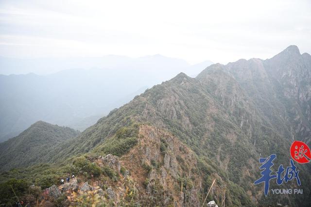 韶闭初兴龙斗峰成岭北新晋爬山圣天，年爬山者远3万人次-2.jpg