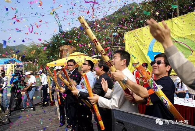 中国“鸟飞人”排队飞翔珠海圆明新园-3.jpg