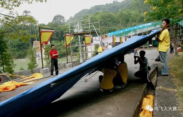 中国“鸟飞人”排队飞翔珠海圆明新园-6.jpg