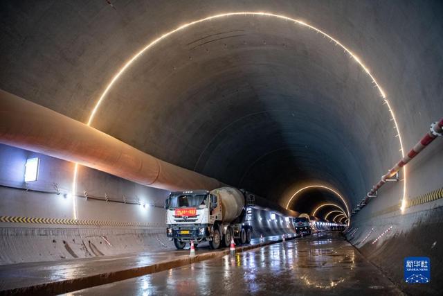 新秋走下层丨重庆：渝昆下铁建立闲-1.jpg