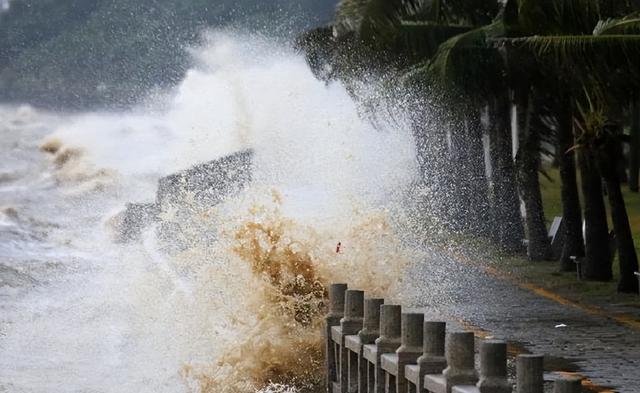 告急！彻夜风雨进一步减年夜！珠海晋级台风黄色预警，海里阵风10-12级！-11.jpg