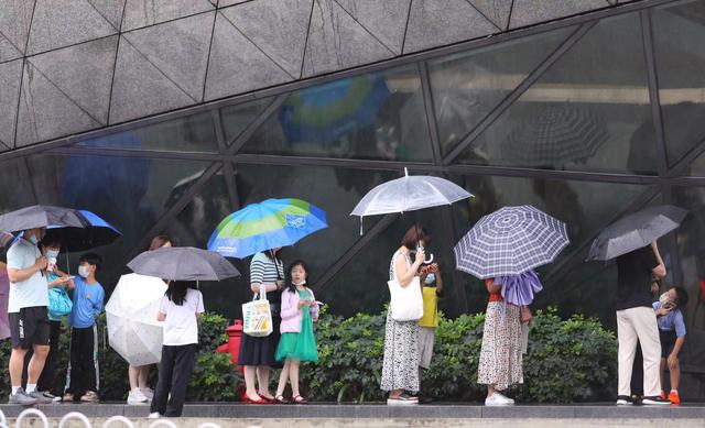 图散 | 受台风“暹芭”影响，广州郊区下起中雨-2.jpg