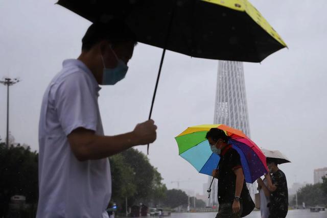 图散 | 受台风“暹芭”影响，广州郊区下起中雨-7.jpg