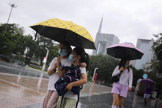 图散 | 受台风“暹芭”影响，广州郊区下起中雨-8.jpg