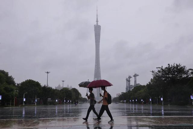 图散 | 受台风“暹芭”影响，广州郊区下起中雨-6.jpg