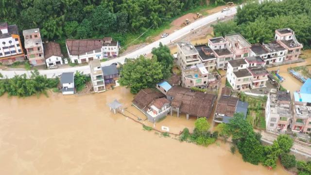 遭受大水、现洪峰火位、多个站面火位超警！肇庆最新状况是-3.jpg