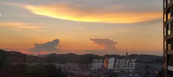 喜提天下热搜！深圳天空呈现“丁达我效应”，网友开端斗图……-13.jpg