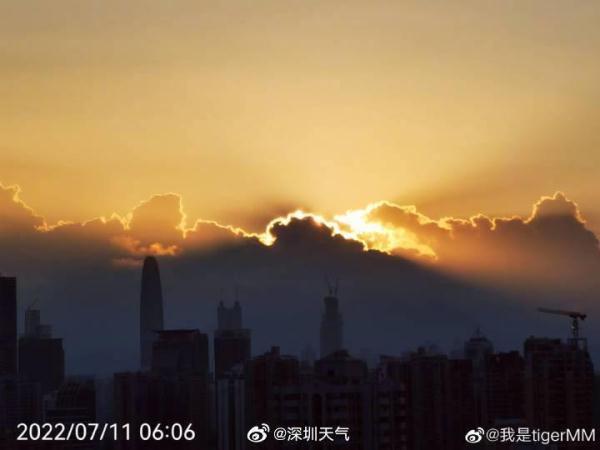 光是甚么外形？深圳天空呈现丁达我征象-3.jpg