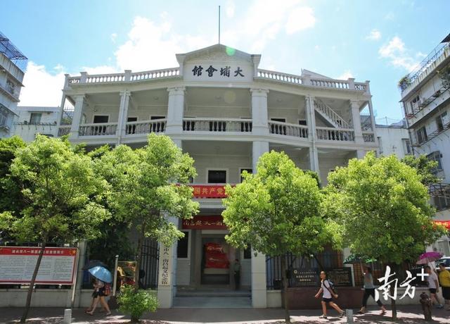 庆贺中国群众束缚军建军95周年，广东各天推出特征展览宣教举动-2.jpg