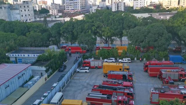 珠海石景山地道透火变乱现场灯水透明，14人被困超18小时，救济队抓松排火-4.jpg