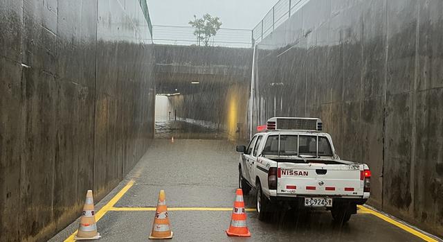 古年夜暴雨珠海路上变如许！25个火浸面宣布！来日诰日强降雨那些路或封锁！-13.jpg