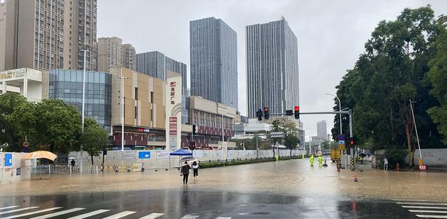 古年夜暴雨珠海路上变如许！25个火浸面宣布！来日诰日强降雨那些路或封锁！-19.jpg