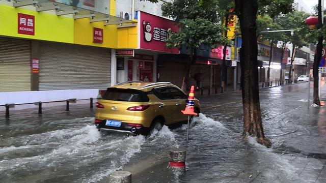 古年夜暴雨珠海路上变如许！25个火浸面宣布！来日诰日强降雨那些路或封锁！-29.jpg