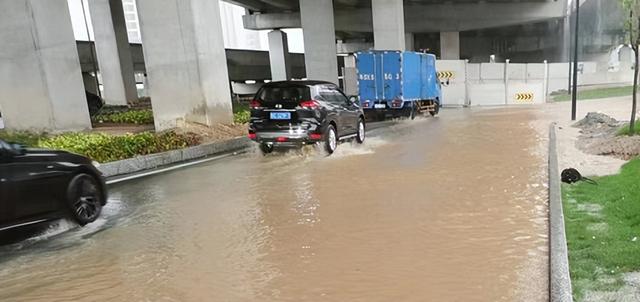 古年夜暴雨珠海路上变如许！25个火浸面宣布！来日诰日强降雨那些路或封锁！-32.jpg