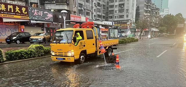 古年夜暴雨珠海路上变如许！25个火浸面宣布！来日诰日强降雨那些路或封锁！-36.jpg