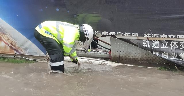 古年夜暴雨珠海路上变如许！25个火浸面宣布！来日诰日强降雨那些路或封锁！-41.jpg