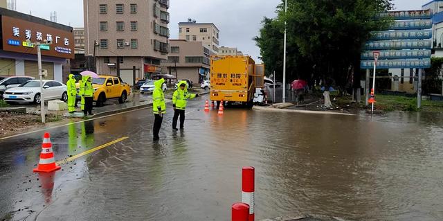 古年夜暴雨珠海路上变如许！25个火浸面宣布！来日诰日强降雨那些路或封锁！-46.jpg