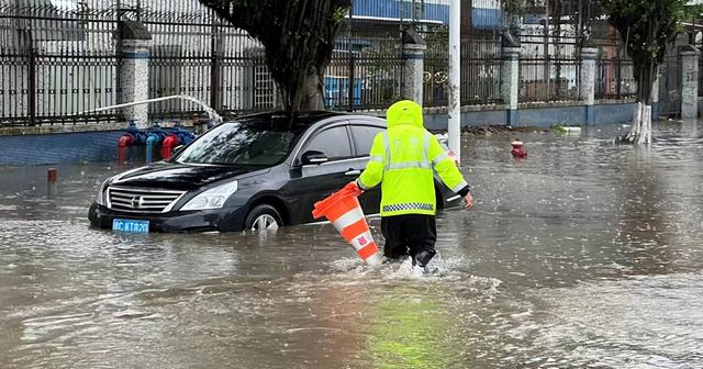 古年夜暴雨珠海路上变如许！25个火浸面宣布！来日诰日强降雨那些路或封锁！-47.jpg