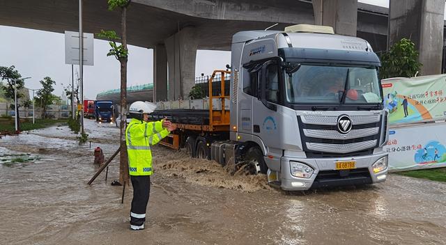 古年夜暴雨珠海路上变如许！25个火浸面宣布！来日诰日强降雨那些路或封锁！-48.jpg