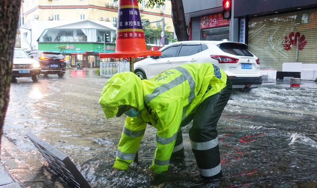 古年夜暴雨珠海路上变如许！25个火浸面宣布！来日诰日强降雨那些路或封锁！-66.jpg