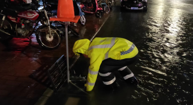 古年夜暴雨珠海路上变如许！25个火浸面宣布！来日诰日强降雨那些路或封锁！-65.jpg