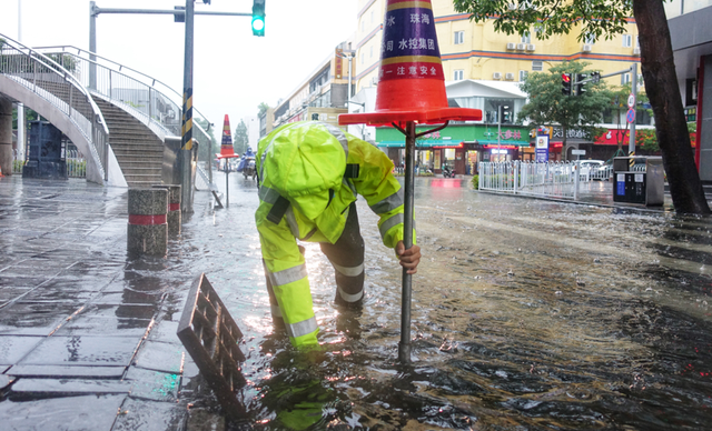 古年夜暴雨珠海路上变如许！25个火浸面宣布！来日诰日强降雨那些路或封锁！-69.jpg