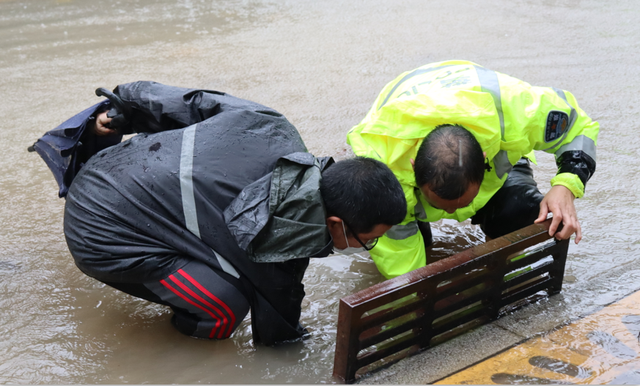 古年夜暴雨珠海路上变如许！25个火浸面宣布！来日诰日强降雨那些路或封锁！-75.jpg