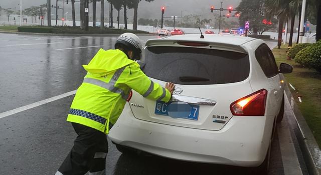 古年夜暴雨珠海路上变如许！25个火浸面宣布！来日诰日强降雨那些路或封锁！-80.jpg