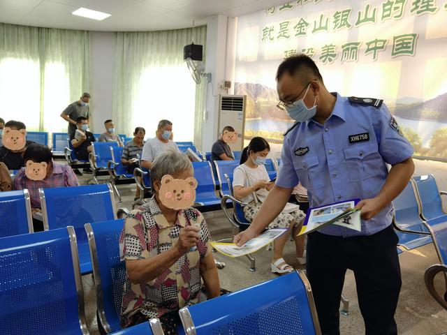 江门新会公安交警连续展开老年群体交通宁静宣扬举动-1.jpg