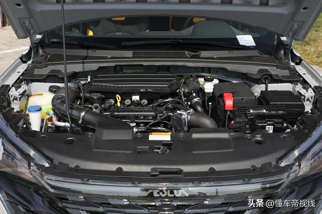 新车 | 6.49万起，“四出排气鼓鼓”+本厂尾翼，春风风神奕炫马赫版上市-10.jpg