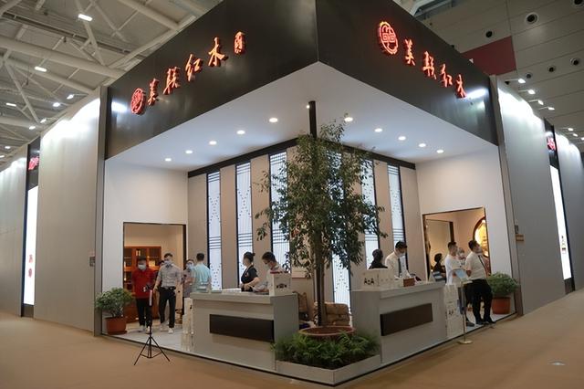 好联白木新品力做闪烁深圳家具展，尽隐东圆年夜好之大雅-1.jpg