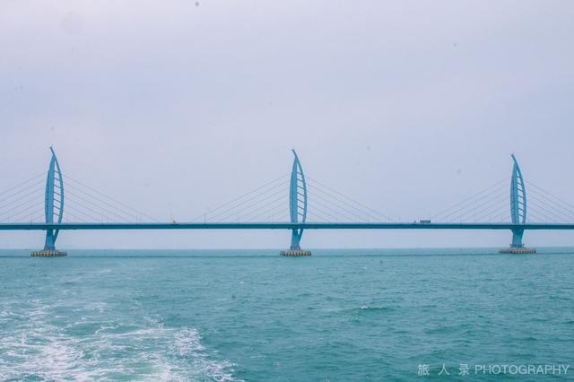 正在海上脱越雄伟的港珠澳年夜桥，感触感染珠海澳门好景的日取夜-11.jpg