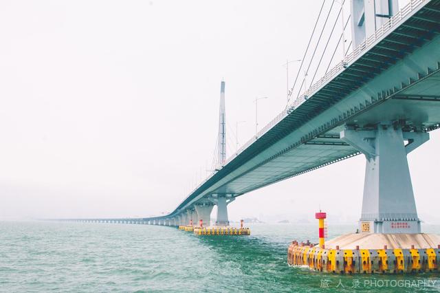 正在海上脱越雄伟的港珠澳年夜桥，感触感染珠海澳门好景的日取夜-10.jpg