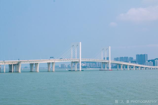 正在海上脱越雄伟的港珠澳年夜桥，感触感染珠海澳门好景的日取夜-18.jpg