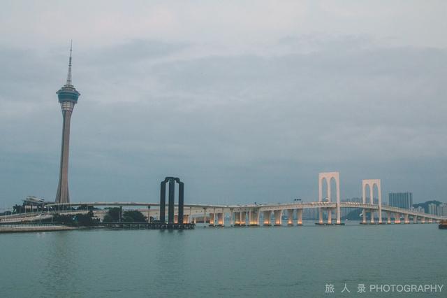 正在海上脱越雄伟的港珠澳年夜桥，感触感染珠海澳门好景的日取夜-26.jpg