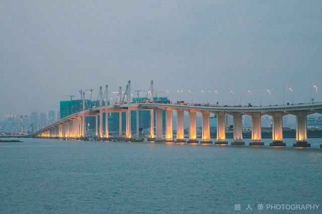 正在海上脱越雄伟的港珠澳年夜桥，感触感染珠海澳门好景的日取夜-32.jpg