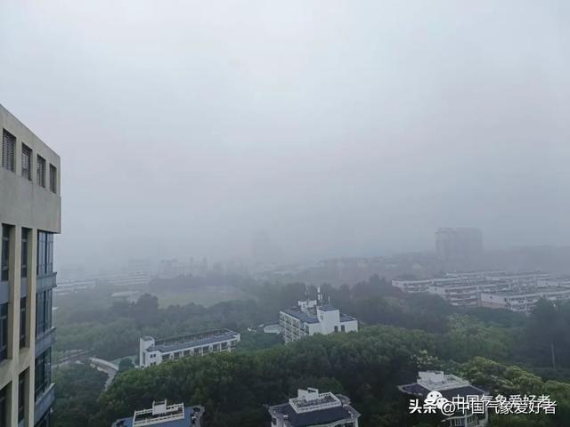 年夜暴雨持续！暴力梅雨带滞留北方,广东祸建等愈来愈热静待台风-4.jpg