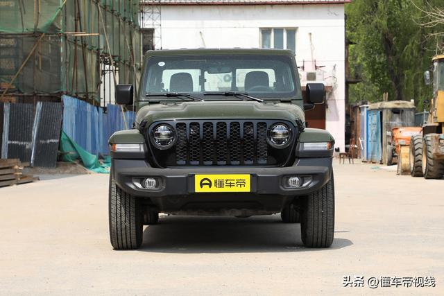 新车 | 卖44.99万，3.6降动力/四座中型皮卡，Jeep新款角斗士上市-2.jpg