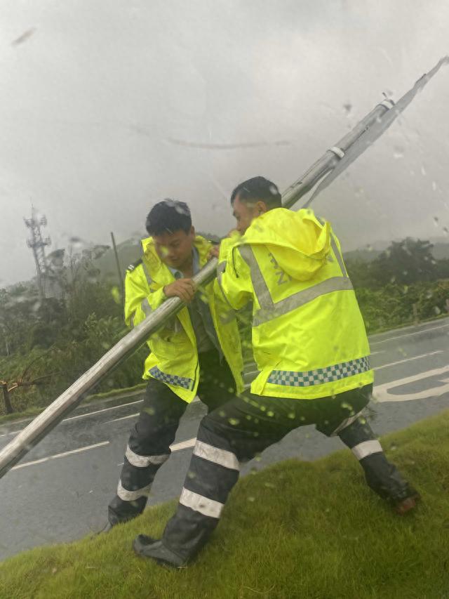 台风“苏推”昔日清晨登岸广东珠海，齐市高低分秒必争，有序规复！-19.jpg