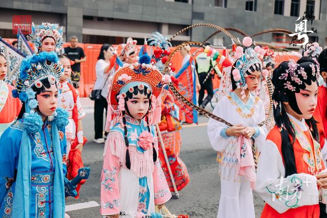 46万人次现场寓目！2023佛山春色巡游冷艳齐乡-4.jpg