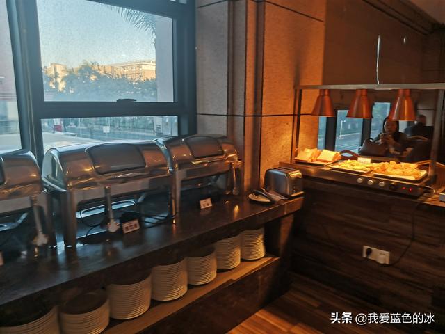 早餐后，玩耍珠海很黄很黄的海，海滨公园里旅客相称的多-11.jpg