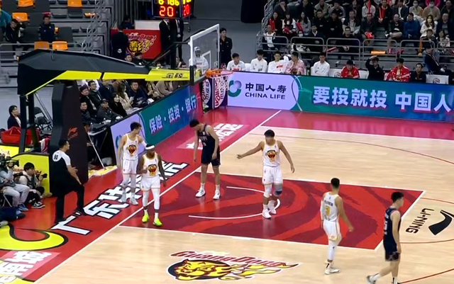 120-93！广东年夜胜深圳行颓势，三外助阐扬没有雅21投15中，周琦缺阵-3.jpg