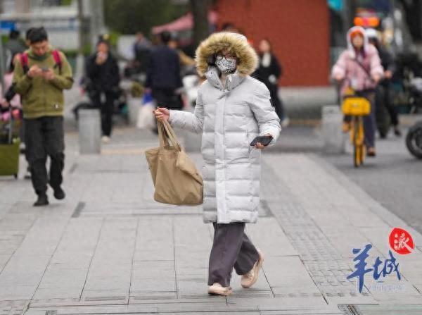 广东行将降温，但新一波热氛围已正在路上！下周，羽绒服战短袖皆不克不及少……-1.jpg