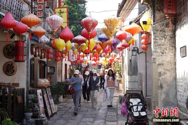 年夜机缘 年夜文章｜金、银、蓝、绿、白 您眼中的粤港澳年夜湾区是甚么色彩？-9.jpg